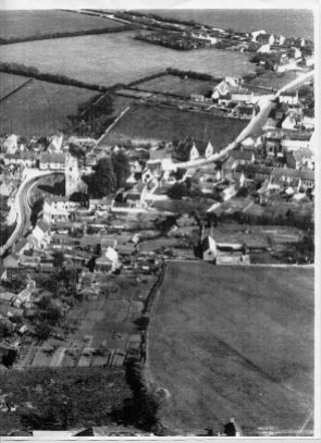 Aerial View 1948 Central Area looking Eastwards with Harrold Road top